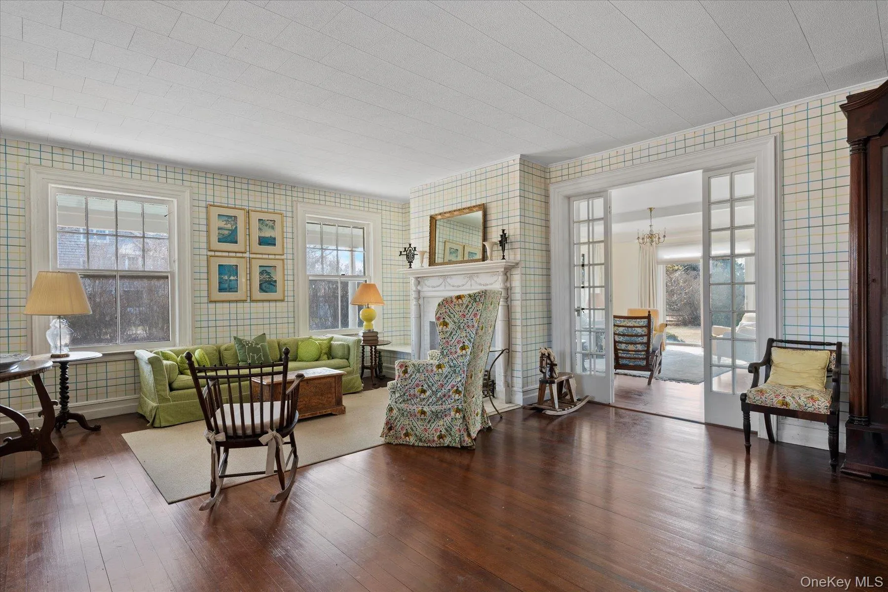 Back-to-Back Living Rooms with Fireplaces and hardwood floors Back-to-Back Living Rooms with Fireplaces and hardwood floors
