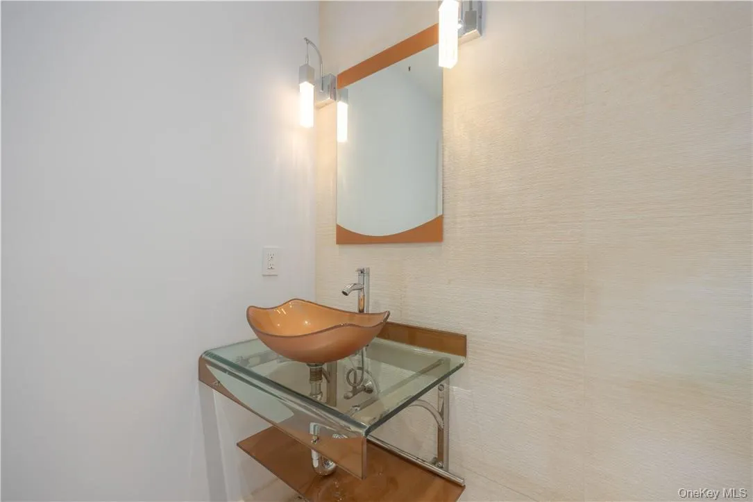 Powder room Powder room