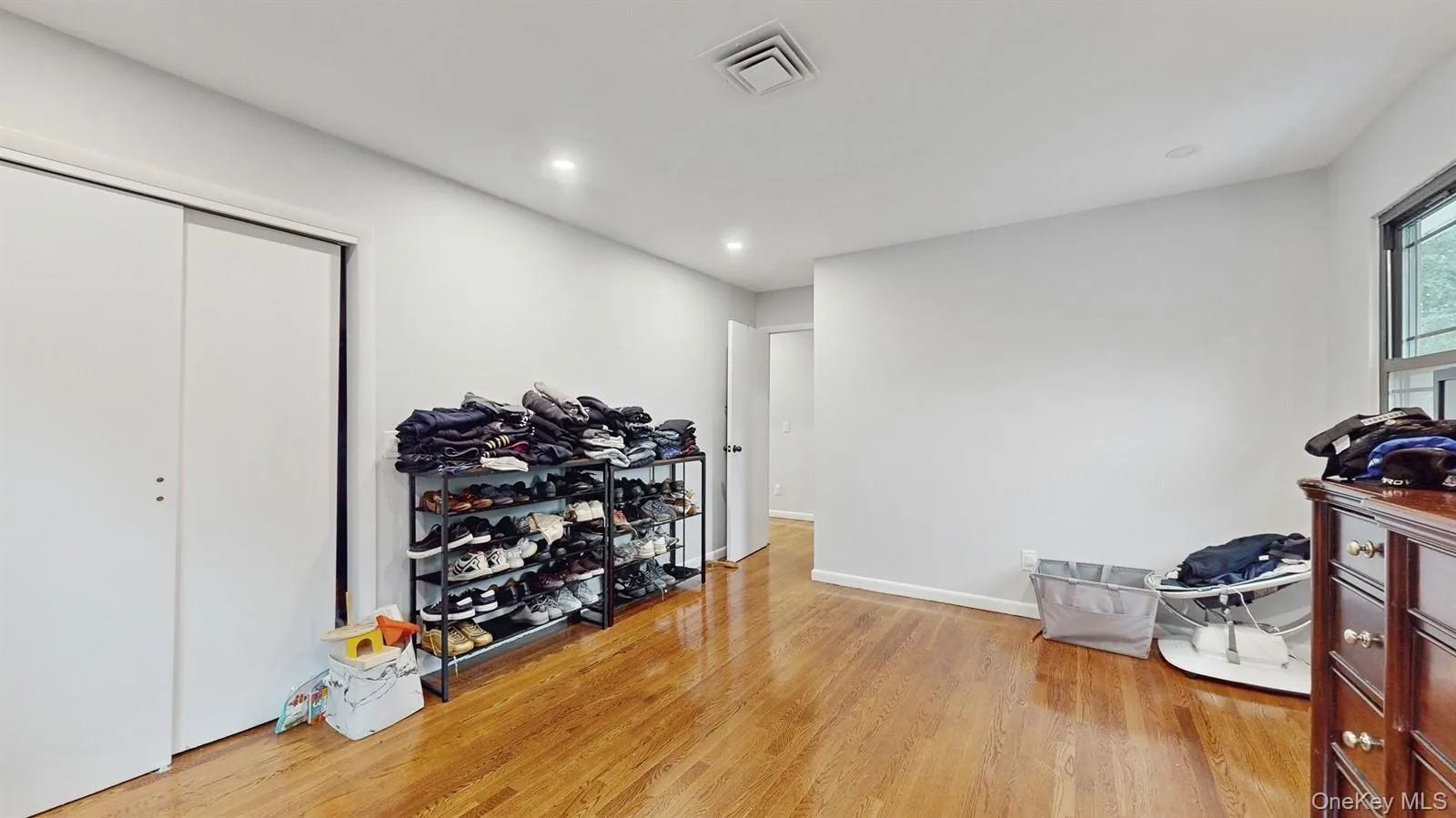 Misc room featuring light hardwood flooring and recessed lighting. Ideal for office, study or guest room. Misc room featuring light hardwood flooring and recessed lighting. Ideal for office, study or guest room.