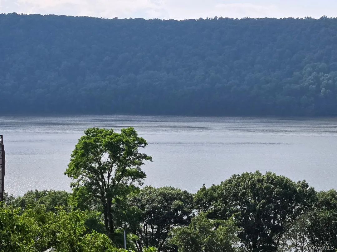 Imagine coming home to this view, from a hard day at work. Imagine coming home to this view, from a hard day at work.