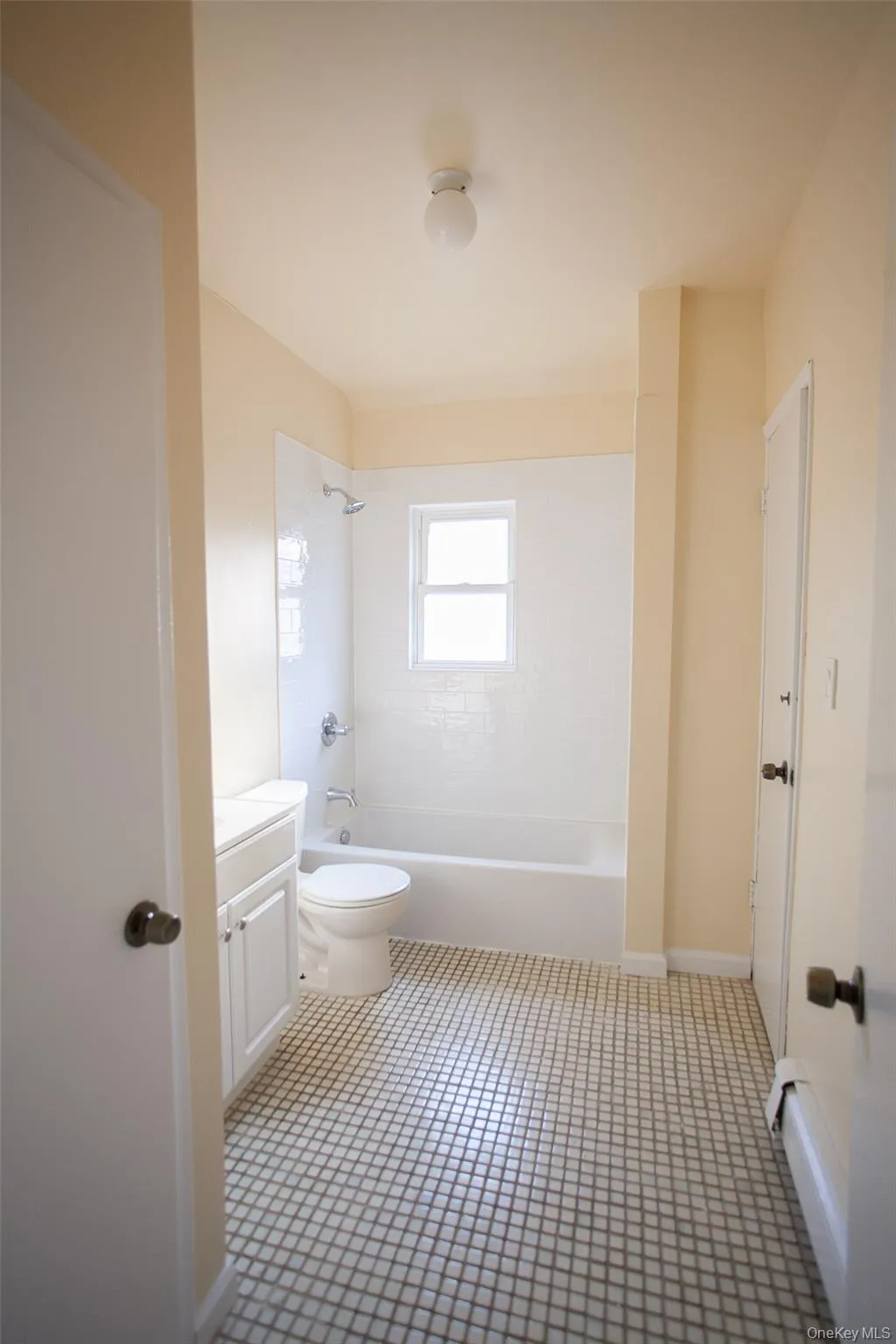 Bathroom with vanity and bathing tub / shower combination Bathroom with vanity and bathing tub / shower combination