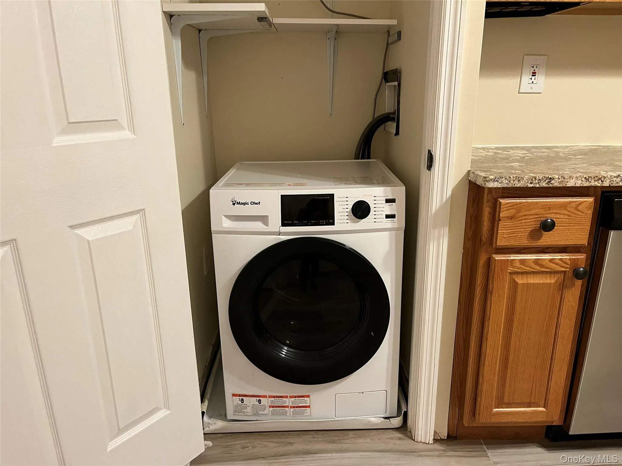 Washroom with washer / dryer Washroom with washer / dryer