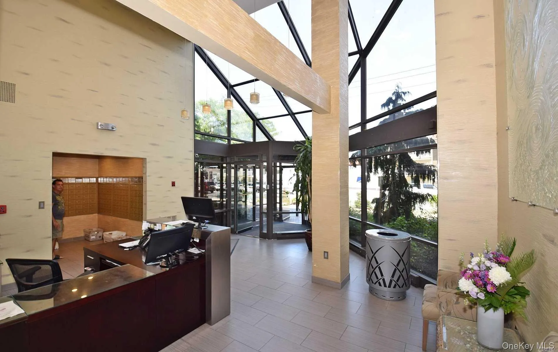 Grand lobby with 24 hour doorman Grand lobby with 24 hour doorman