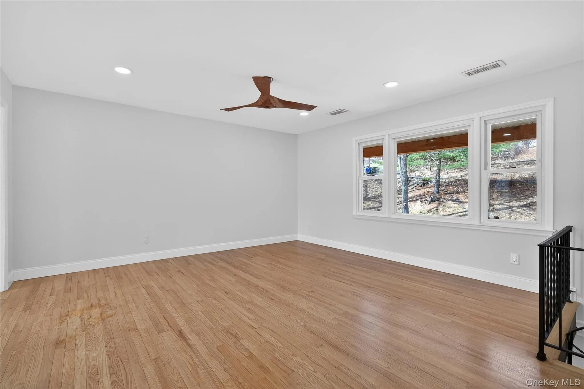 Enter into a spacious living room and you've got a whole house blank canvas to design that has JUST been completed re-painted on the inside... Enter into a spacious living room and you've got a whole house blank canvas to design that has JUST been completed re-painted on the inside...