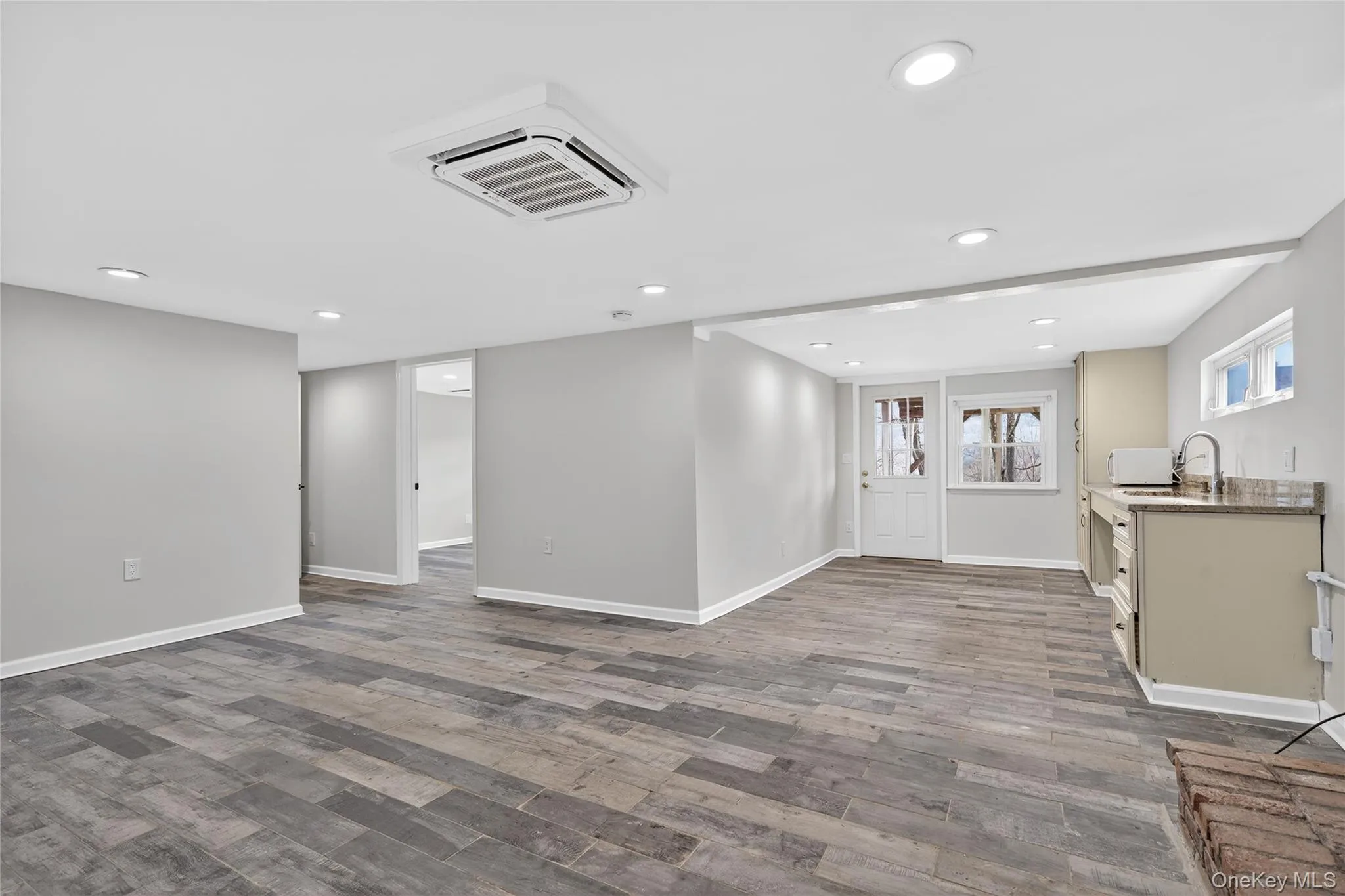 Plenty of space for hobbies, workshop, office or exercise... Plenty of space for hobbies, workshop, office or exercise...