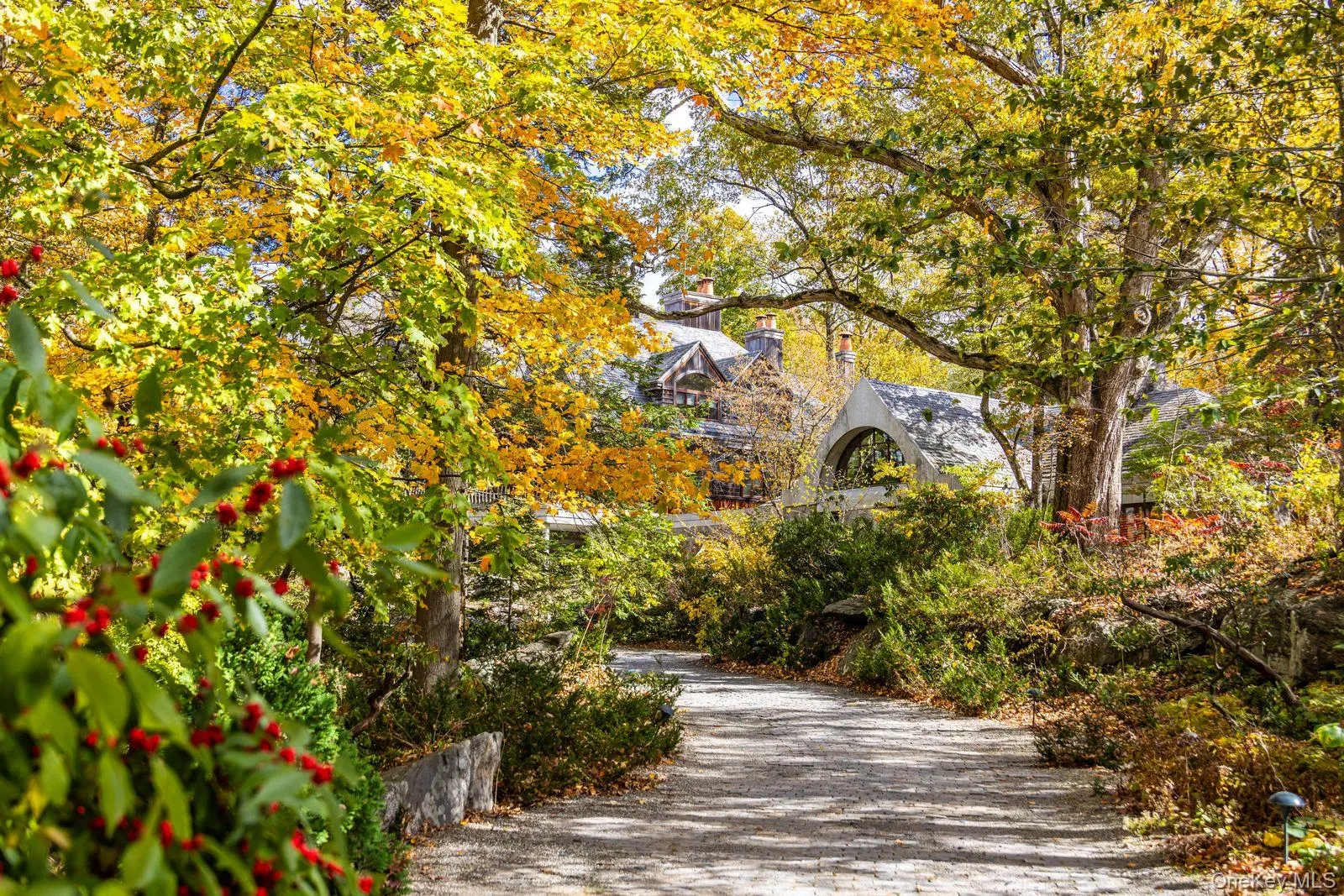 Surrounding the residence, the landscape has been sculpted into a setting as rare as it is beautiful. Surrounding the residence, the landscape has been sculpted into a setting as rare as it is beautiful.