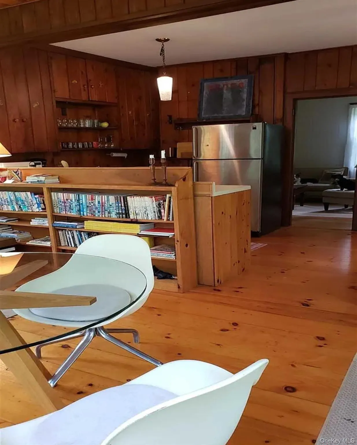 Built in book cases and open to Kitchen. Pine detailing. Built in book cases and open to Kitchen. Pine detailing.