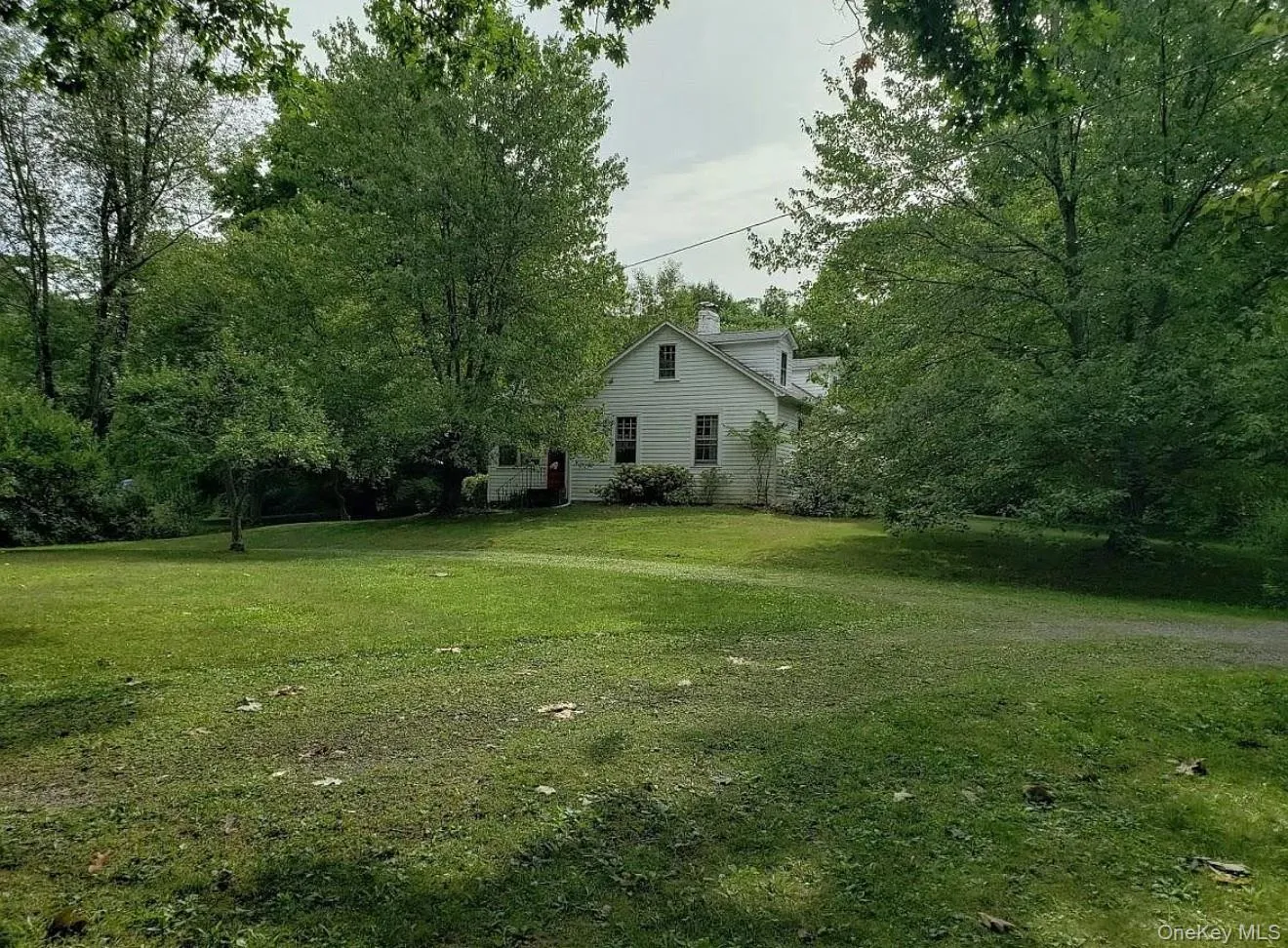 Lovely yard area is shared with main house (weekenders) and very private Lovely yard area is shared with main house (weekenders) and very private