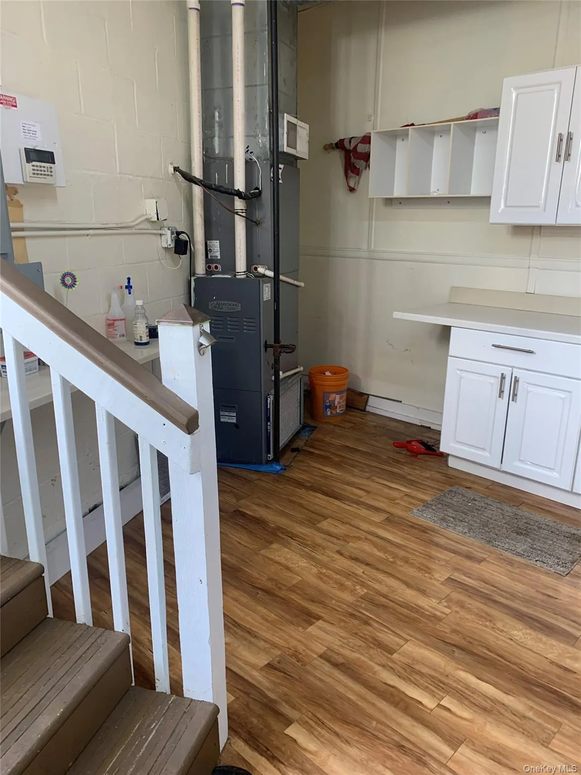 Utility room with heating unit Utility room with heating unit