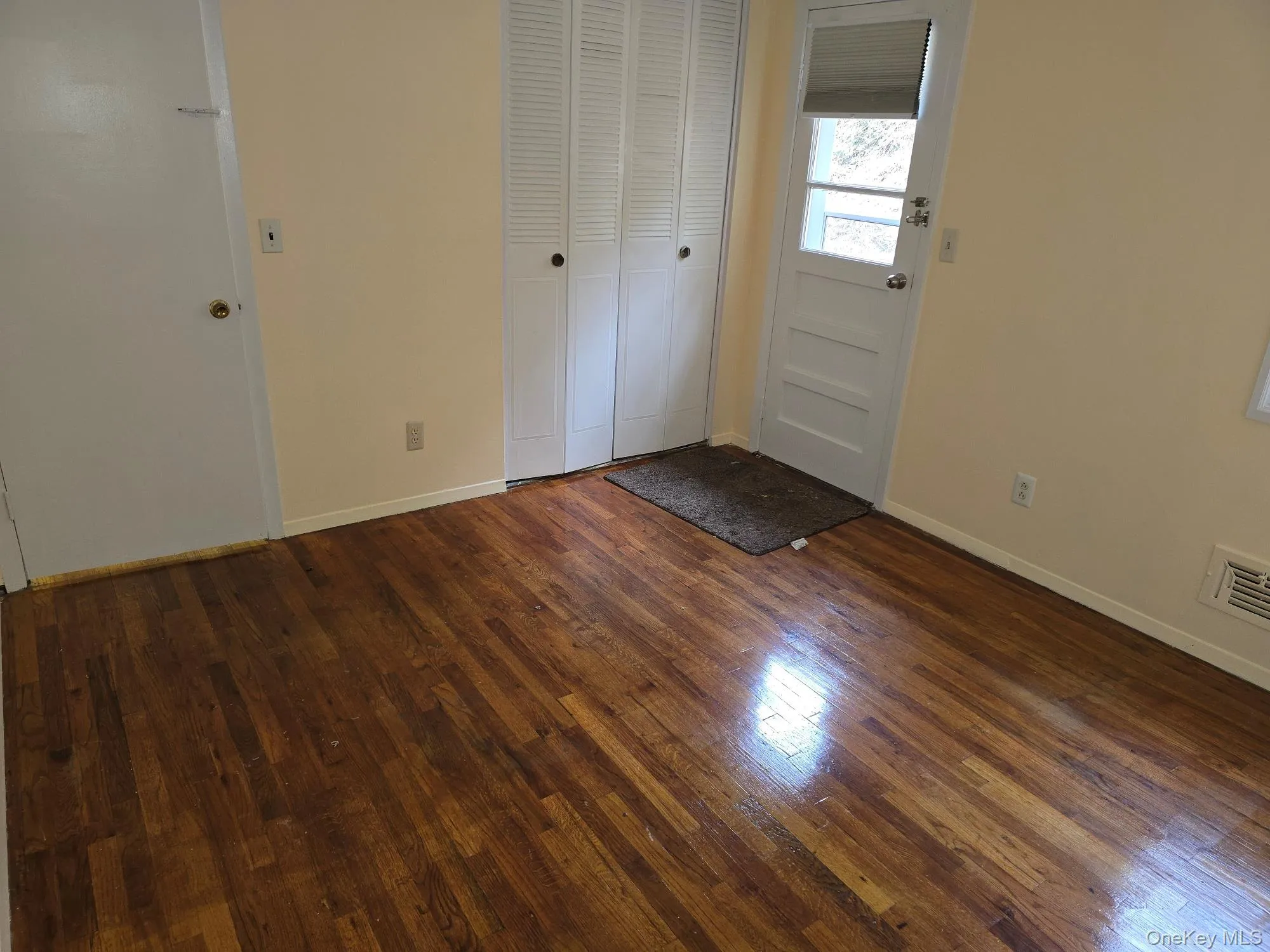 Foyer with dark wood-style floors and baseboards Foyer with dark wood-style floors and baseboards