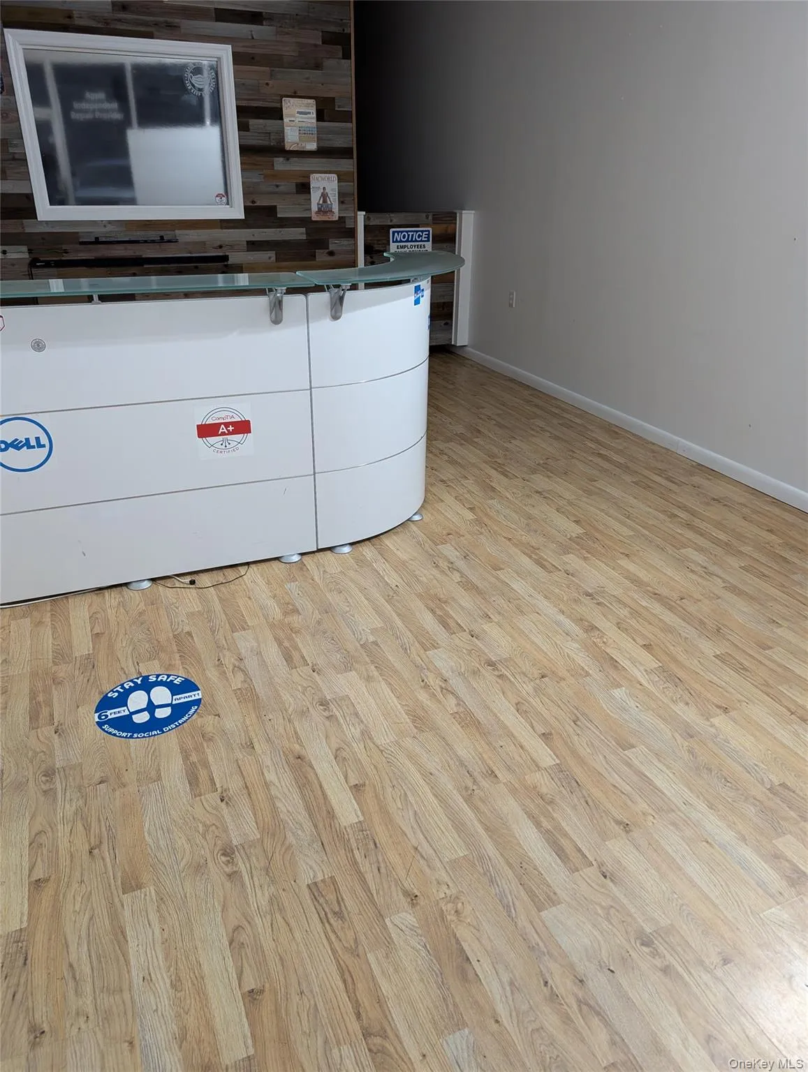 Reception/selling floor Reception/selling floor