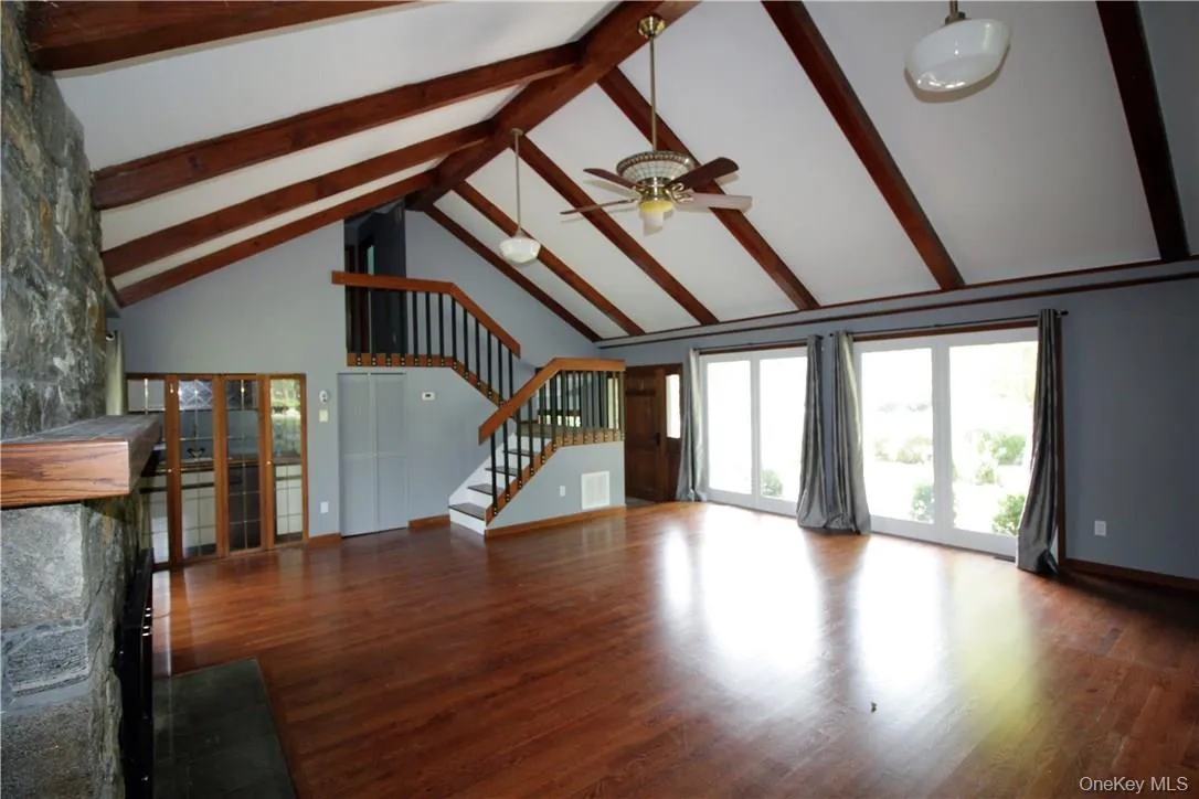 Large living rm, open, spacious and light filled Large living rm, open, spacious and light filled