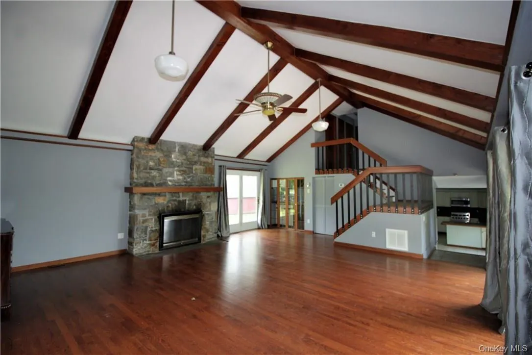 Gleaming hardwood floors Gleaming hardwood floors