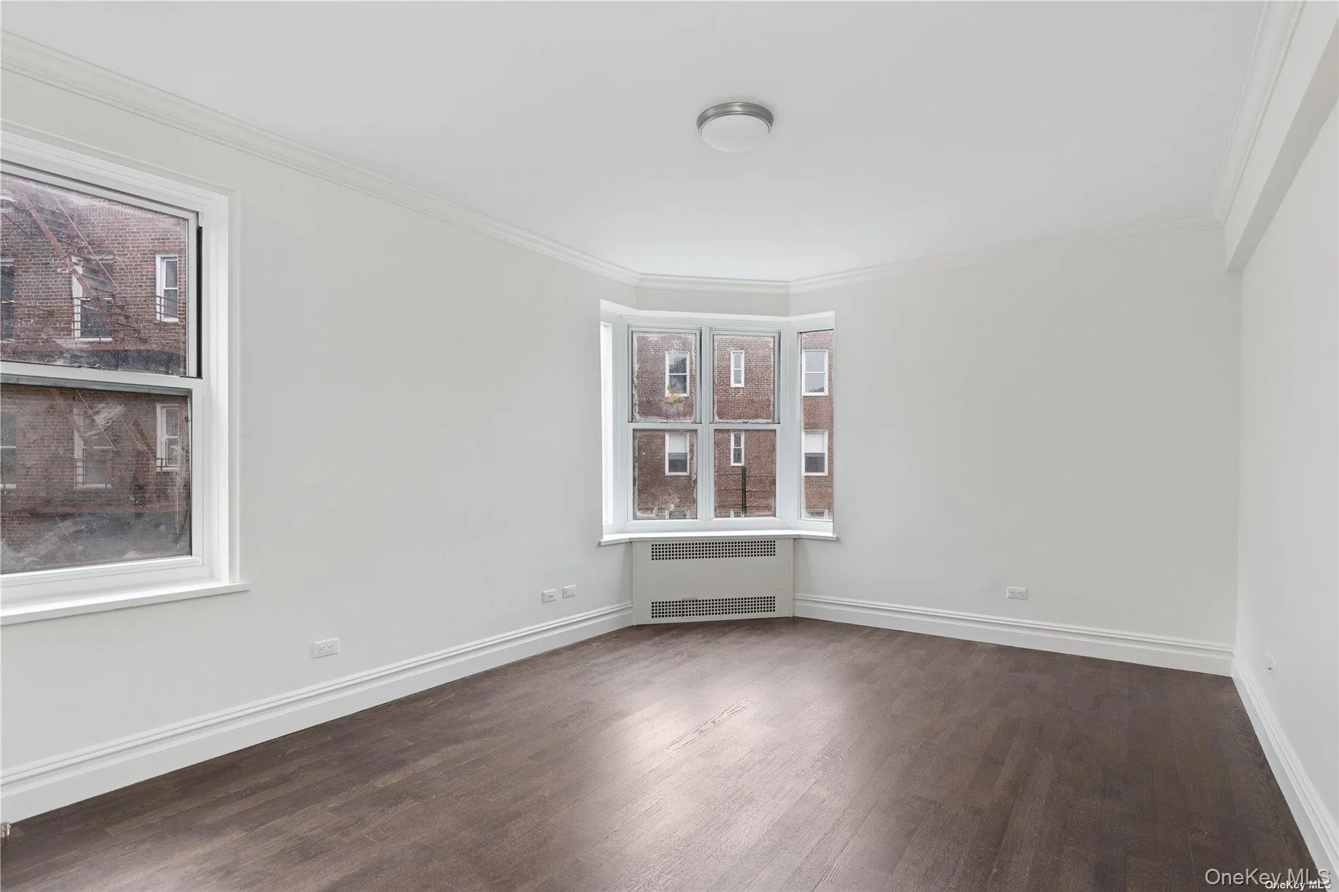 Model Photo Model Photo