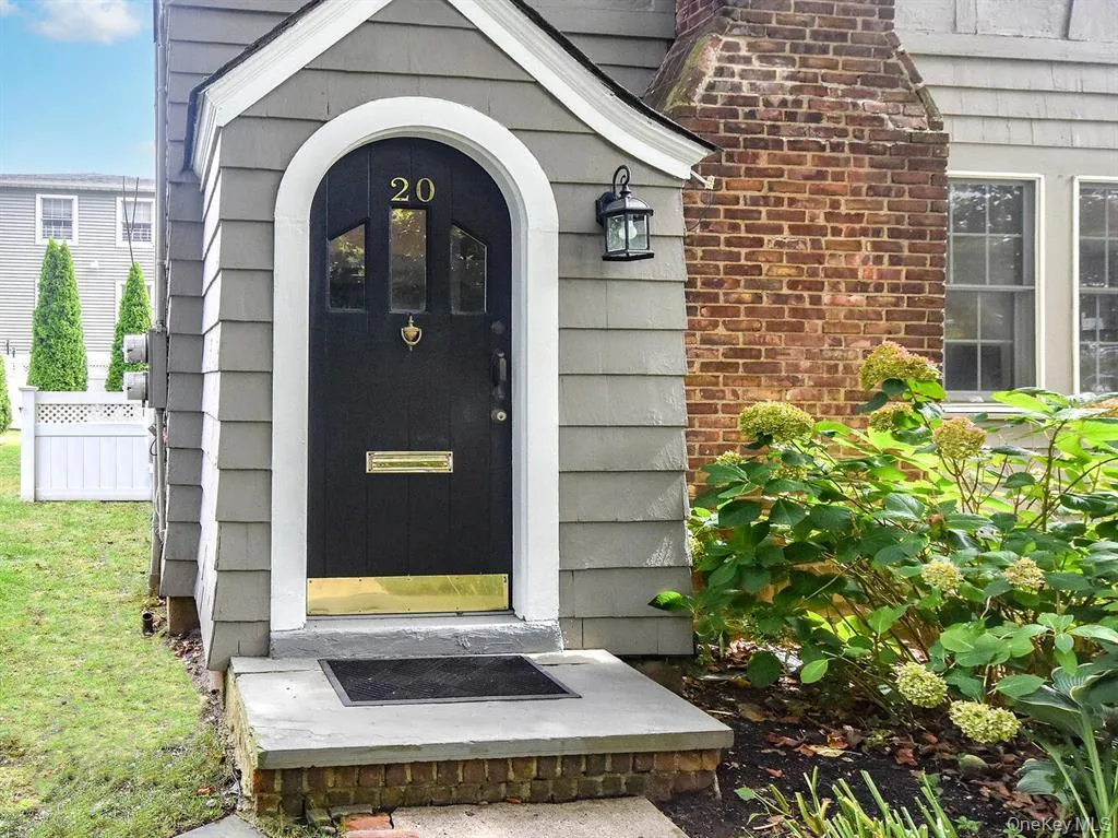Entrance to property Entrance to property