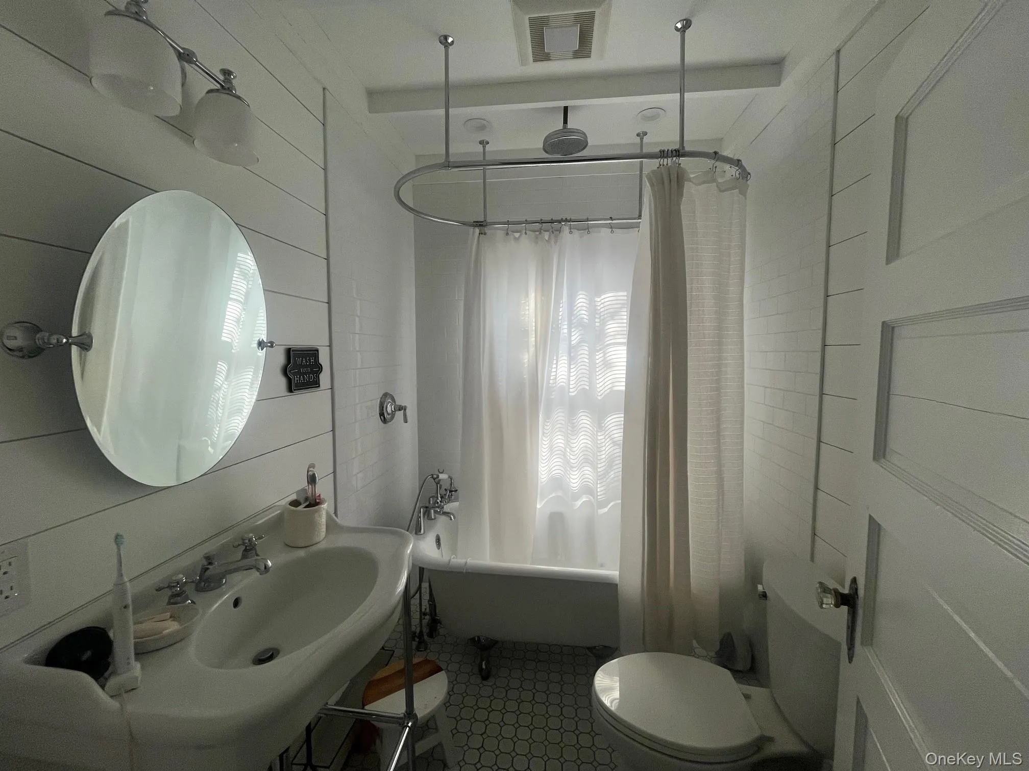 22 Crescent Avenue, Islip, NY, 4 Bedroom Bedrooms, 7 Room Rooms,2 BathroomBathrooms,Residential Lease,For Rent,Crescent,0,936610 22 Crescent Avenue, Islip, NY, 4 Bedroom Bedrooms, 7 Room Rooms,2 BathroomBathrooms,Residential Lease,For Rent,Crescent,0,936610