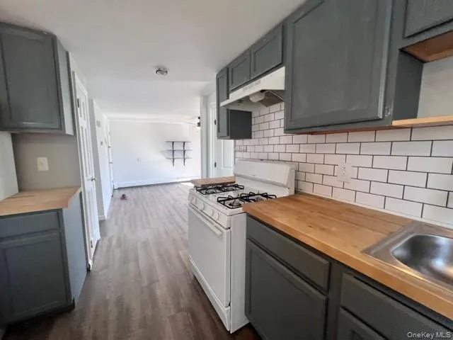 9-13 Main Street, Warwick (town), NY, 1 Bedroom Bedrooms, 3 Rooms Rooms,1 BathroomBathrooms,Residential Lease,Idx,Main,0,936837 9-13 Main Street, Warwick (town), NY, 1 Bedroom Bedrooms, 3 Rooms Rooms,1 BathroomBathrooms,Residential Lease,Idx,Main,0,936837