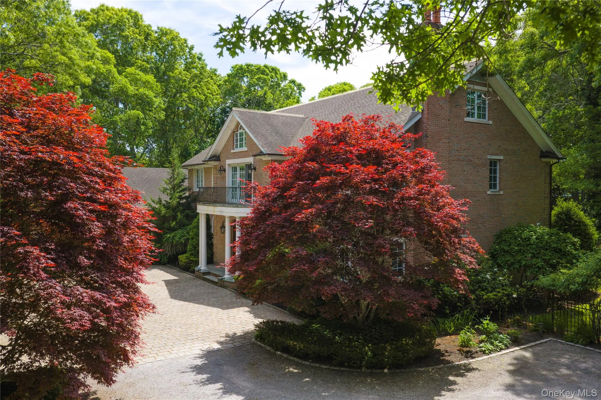 Stunning entry with separate guest parking . Stunning entry with separate guest parking .