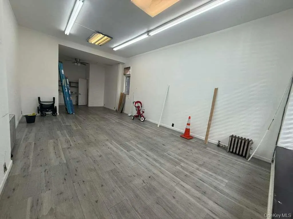 Garage with ceiling fan Garage with ceiling fan