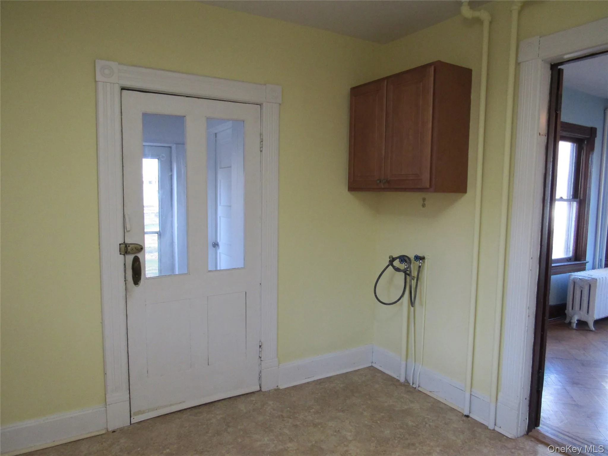 Washer hookup in the Kitchen. Dryer hookup through door to enclosed back porch. Washer hookup in the Kitchen. Dryer hookup through door to enclosed back porch.