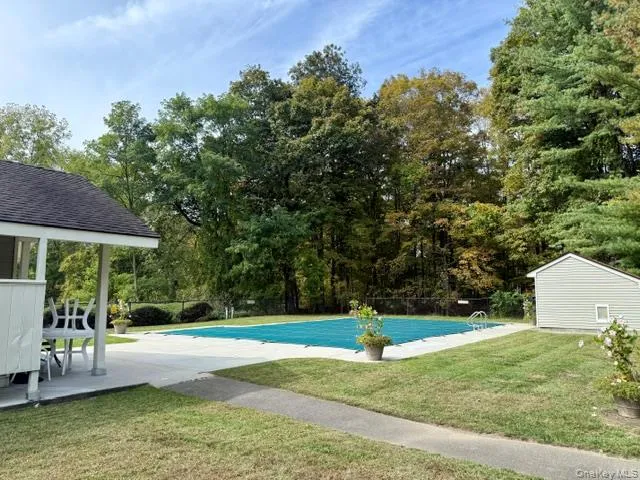 Located in The Willows, a desirable community with a pool, tennis courts, playground, and a tranquil pond. Located in The Willows, a desirable community with a pool, tennis courts, playground, and a tranquil pond.