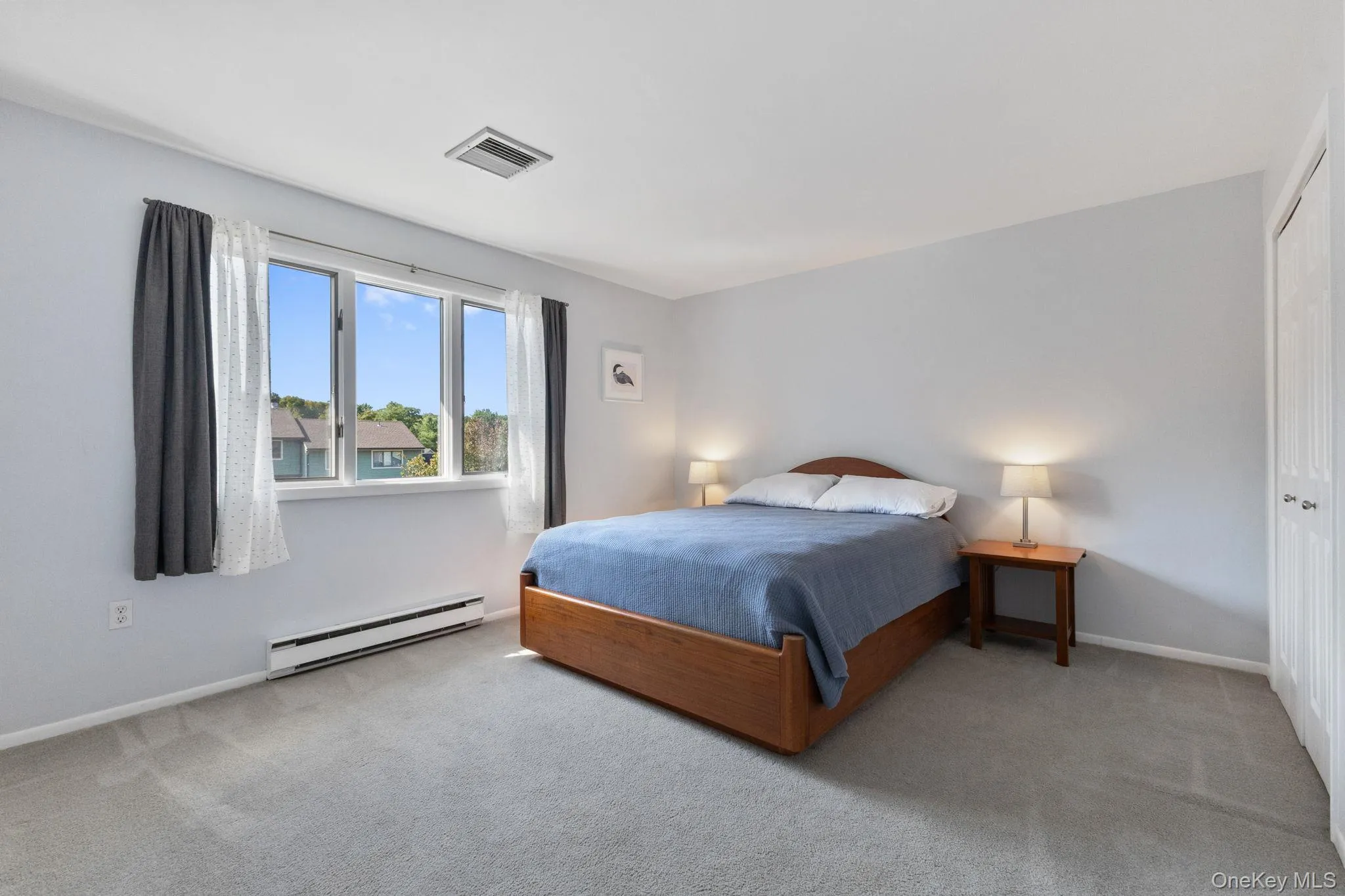 Bright second bedroom with generous closet space. Bright second bedroom with generous closet space.