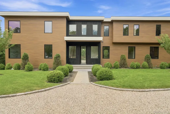 207 Middle Line Highway, Southampton, New York 11968