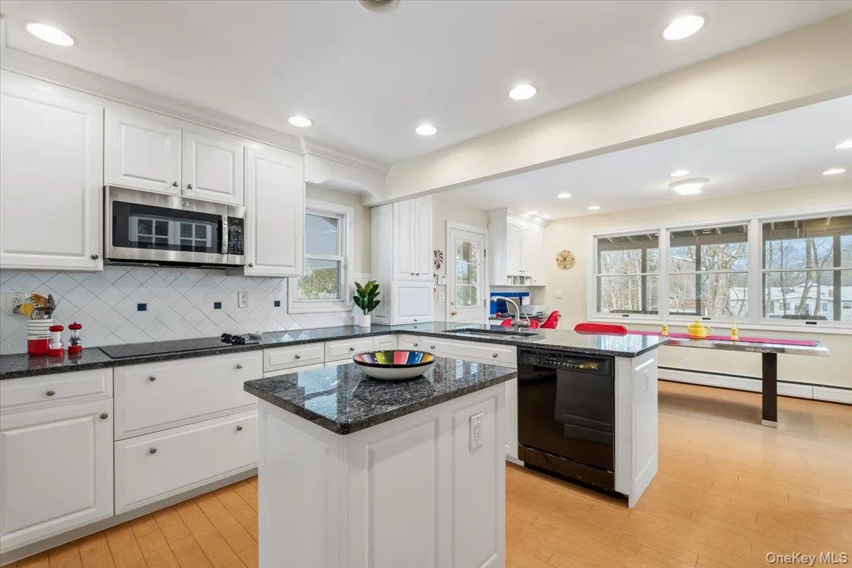 Eat in kitchen Eat in kitchen