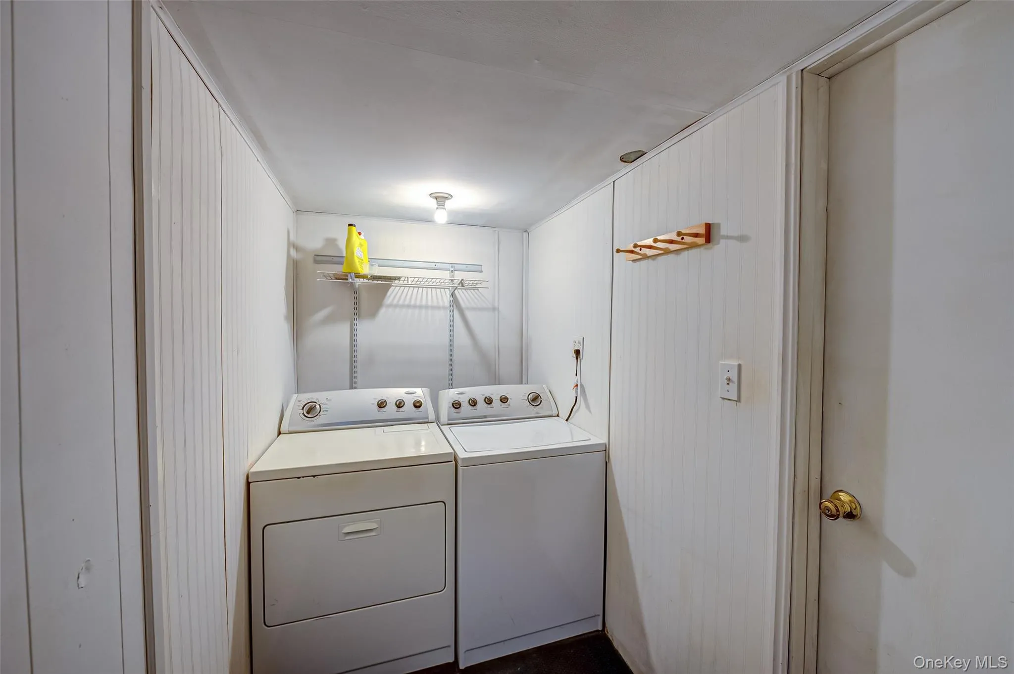 Laundry room featuring washing machine and clothes dryer Laundry room featuring washing machine and clothes dryer