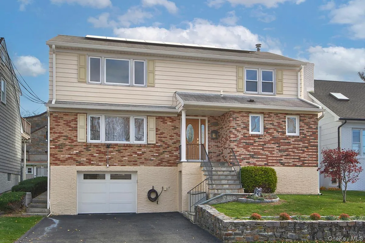 Traditional Colonial Home Traditional Colonial Home