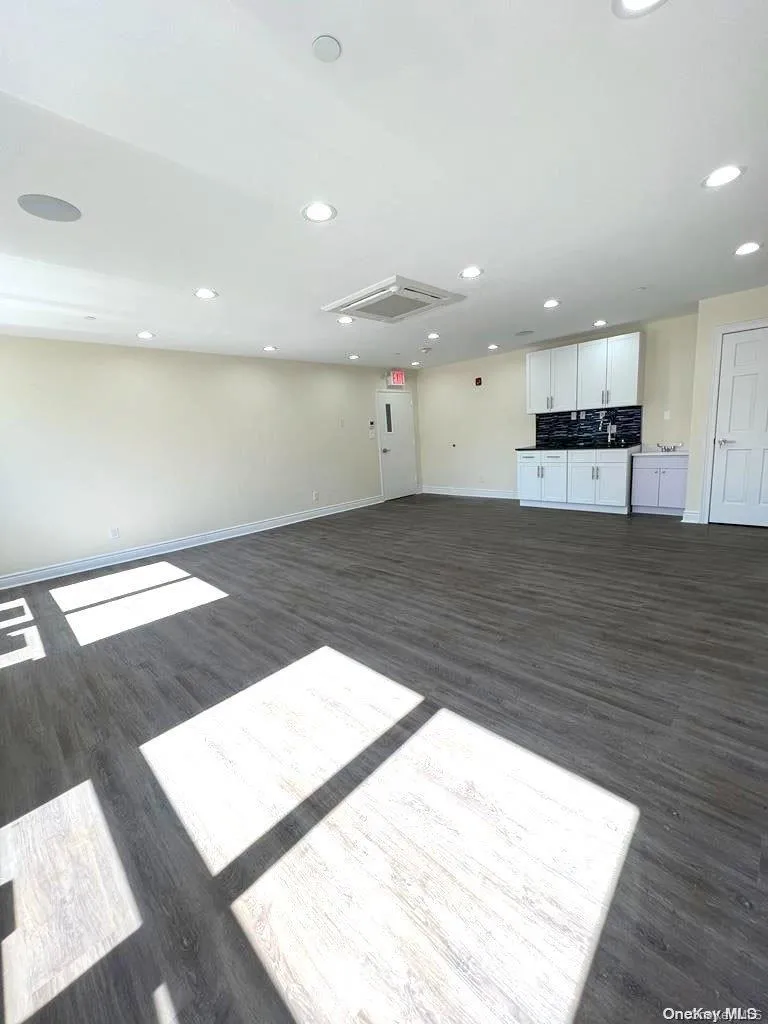 8015 188th Street, New York, NY, ,Commercial Lease,Idx,188th,0,937258 8015 188th Street, New York, NY, ,Commercial Lease,Idx,188th,0,937258