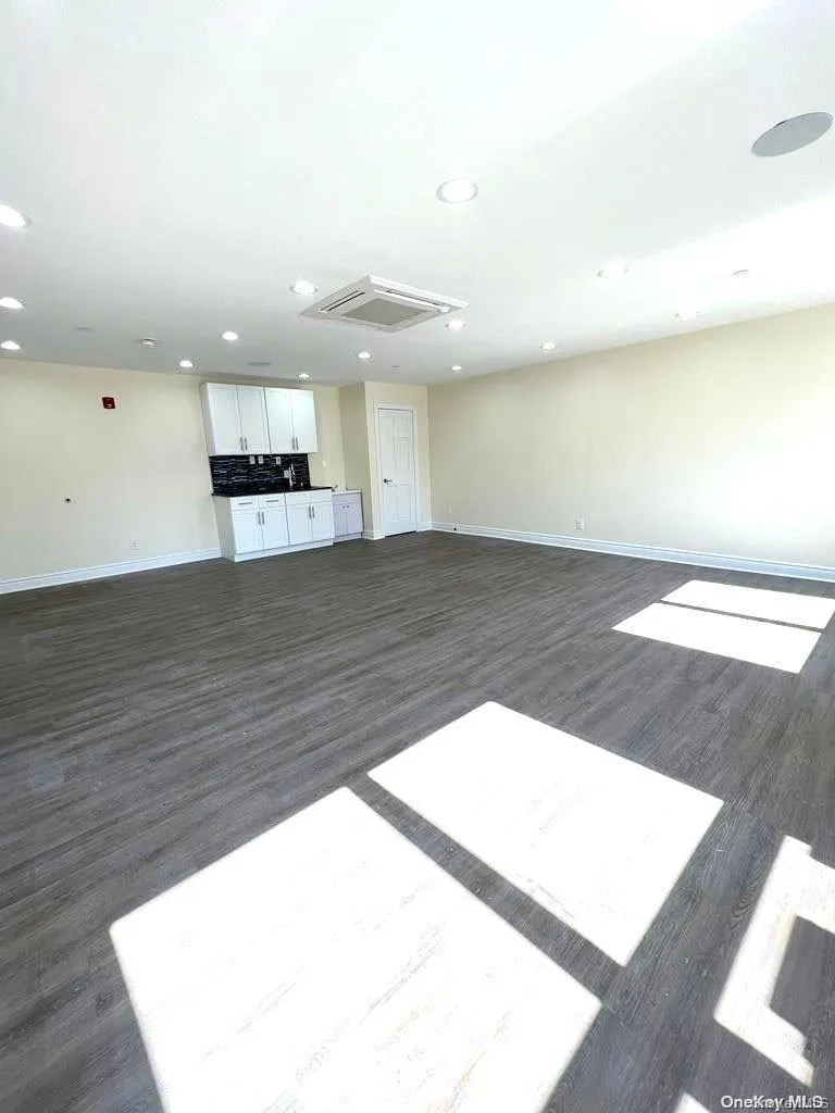8015 188th Street, New York, NY, ,Commercial Lease,Idx,188th,0,937258 8015 188th Street, New York, NY, ,Commercial Lease,Idx,188th,0,937258