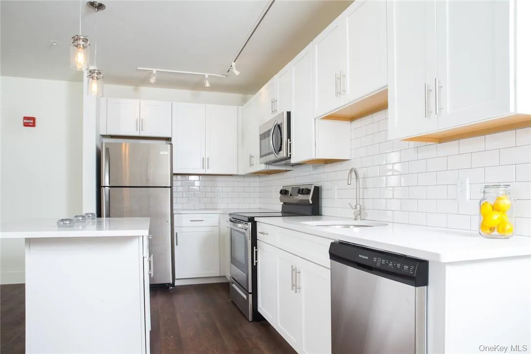 35 Van Nydeck Avenue, Beacon, NY, 1 Bedroom Bedrooms, 2 Rooms Rooms,1 BathroomBathrooms,Residential Lease,Idx,Van Nydeck,0,937316 35 Van Nydeck Avenue, Beacon, NY, 1 Bedroom Bedrooms, 2 Rooms Rooms,1 BathroomBathrooms,Residential Lease,Idx,Van Nydeck,0,937316
