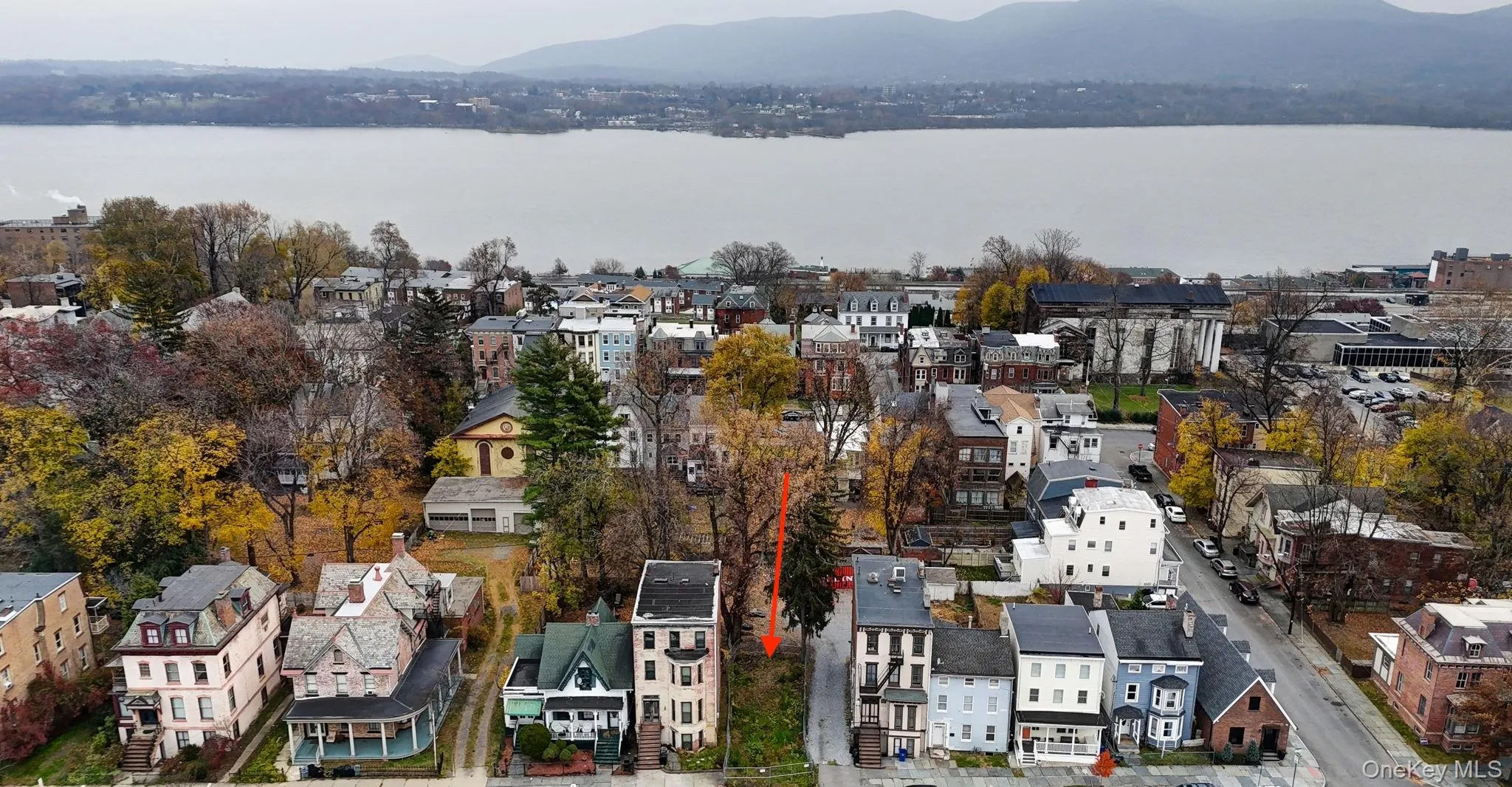 Aerial perspective of the vacant lot and suburban area featuring Hudson River views Aerial perspective of the vacant lot and suburban area featuring Hudson River views