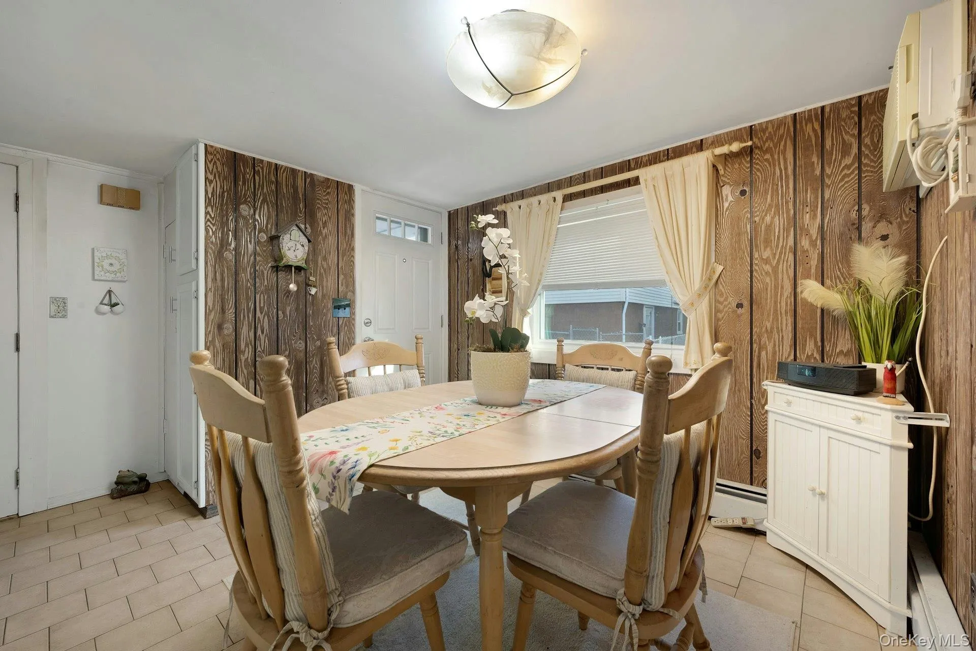 Eat-in Kitchen - Closets for storage Eat-in Kitchen - Closets for storage