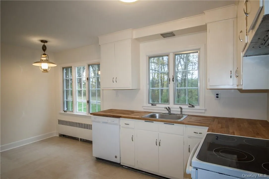 Large country kitchen. Large country kitchen.