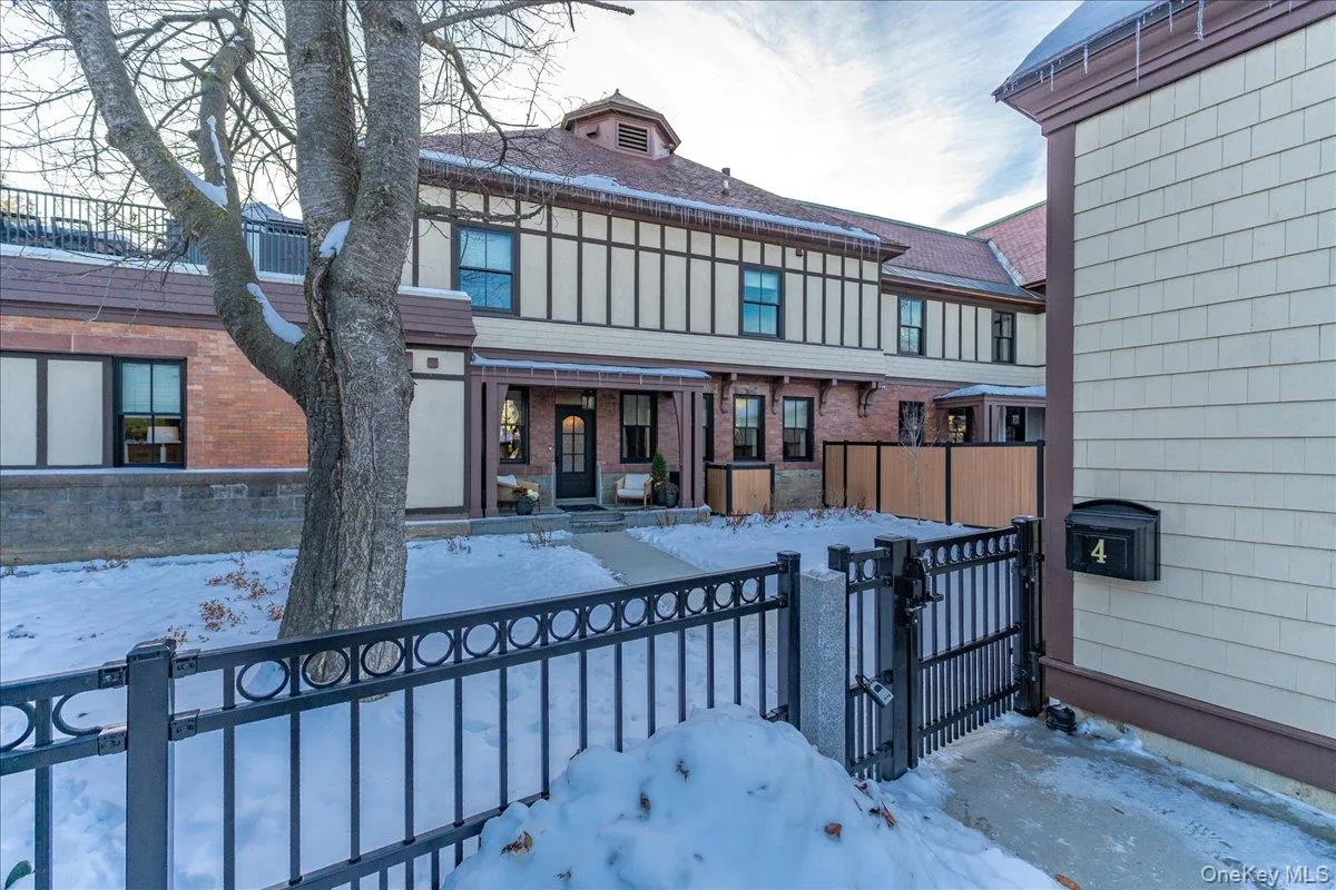 122 Regent Street, Saratoga Springs, NY, 3 Bedrooms Bedrooms, 8 Rooms Rooms,2 BathroomsBathrooms,Residential,For Rent,Regent,0,937760 122 Regent Street, Saratoga Springs, NY, 3 Bedrooms Bedrooms, 8 Rooms Rooms,2 BathroomsBathrooms,Residential,For Rent,Regent,0,937760