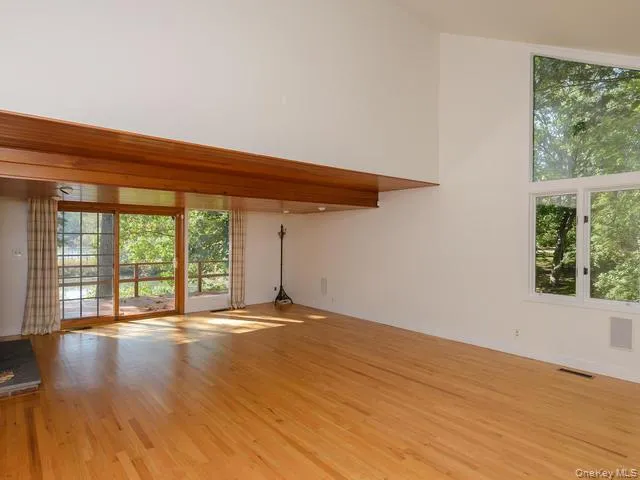 With access to deck With access to deck