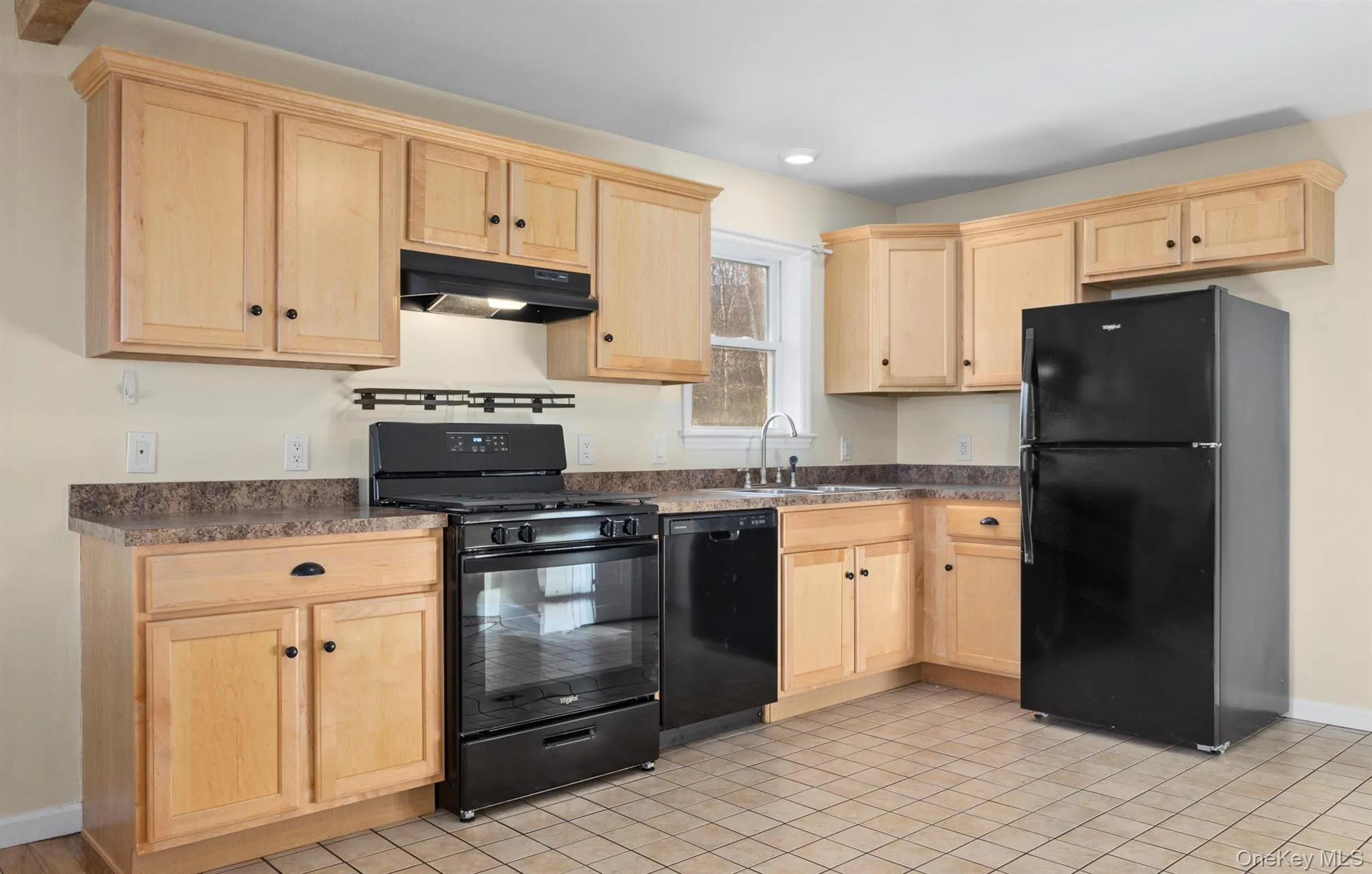 Plenty of kitchen storage Plenty of kitchen storage