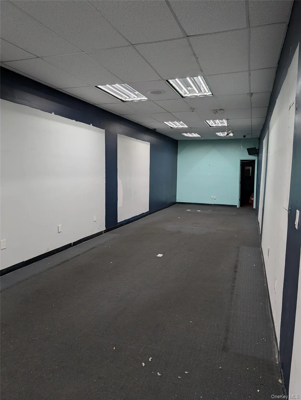 ROOM FACING STREET ROOM FACING STREET