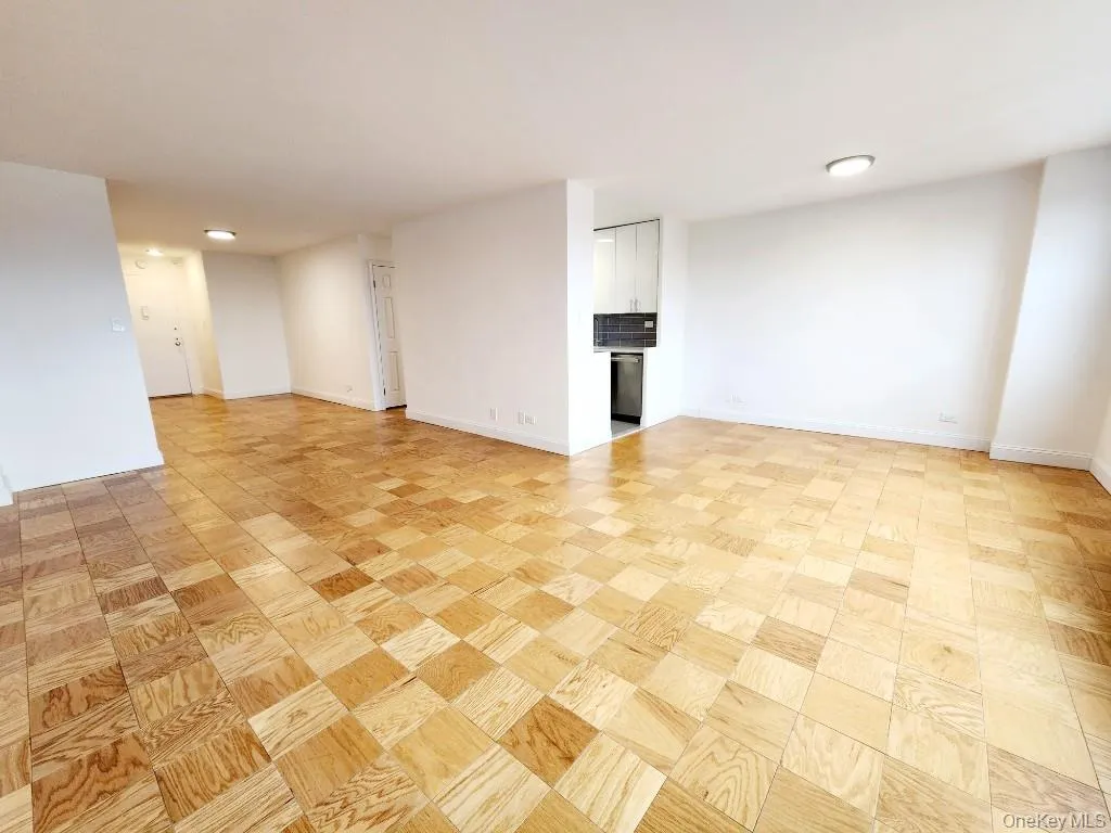 Empty room featuring baseboards Empty room featuring baseboards