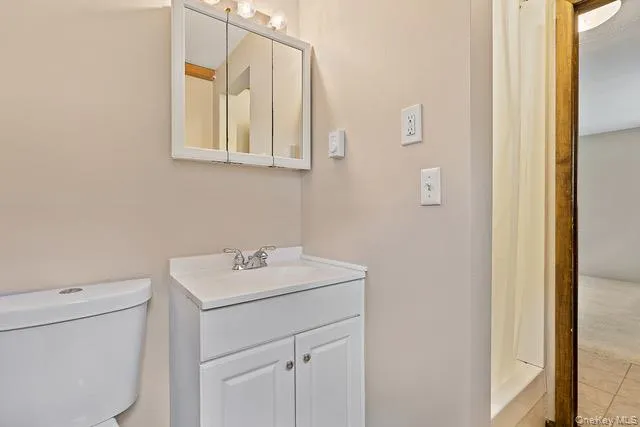 Full bathroom entry level Full bathroom entry level