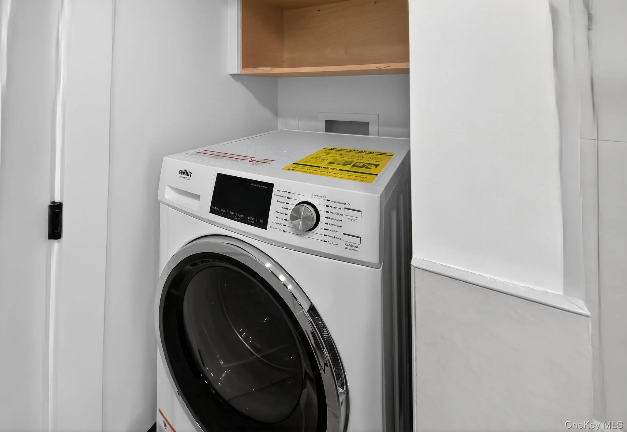Laundry room with washer / dryer Laundry room with washer / dryer