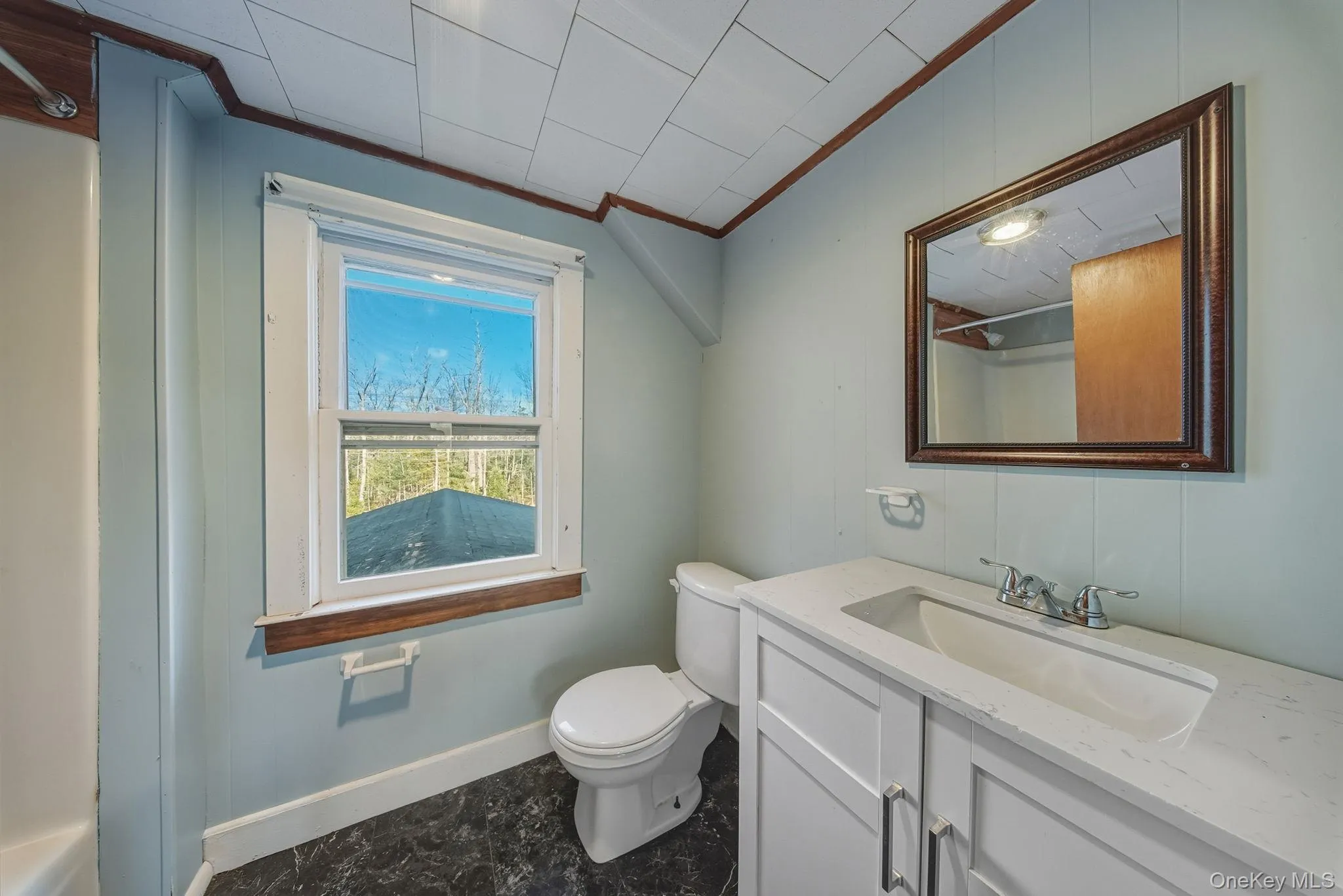Upstairs Full bath with vanity, a tub/shower Upstairs Full bath with vanity, a tub/shower