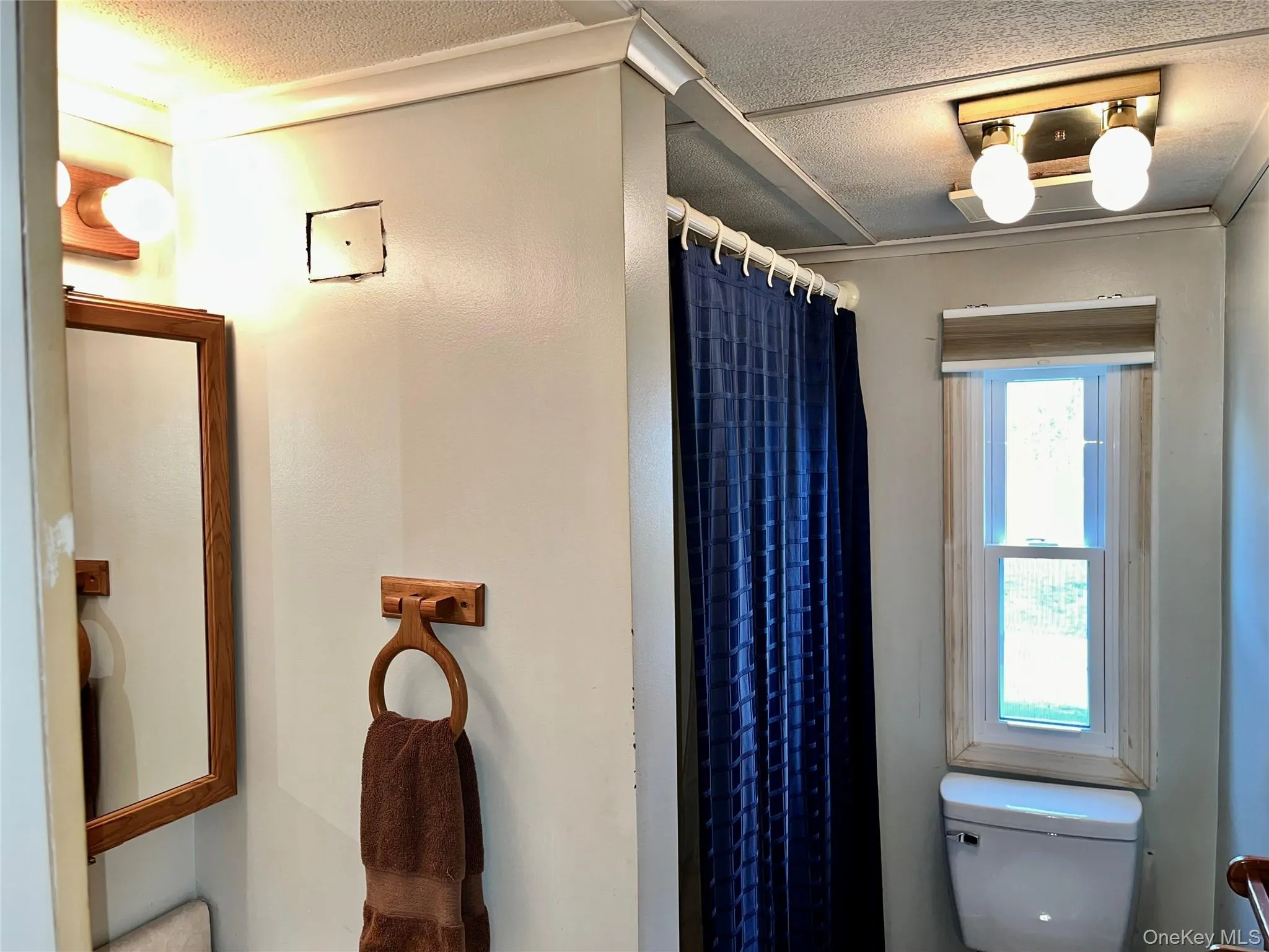 14 - Main bathroom 14 - Main bathroom