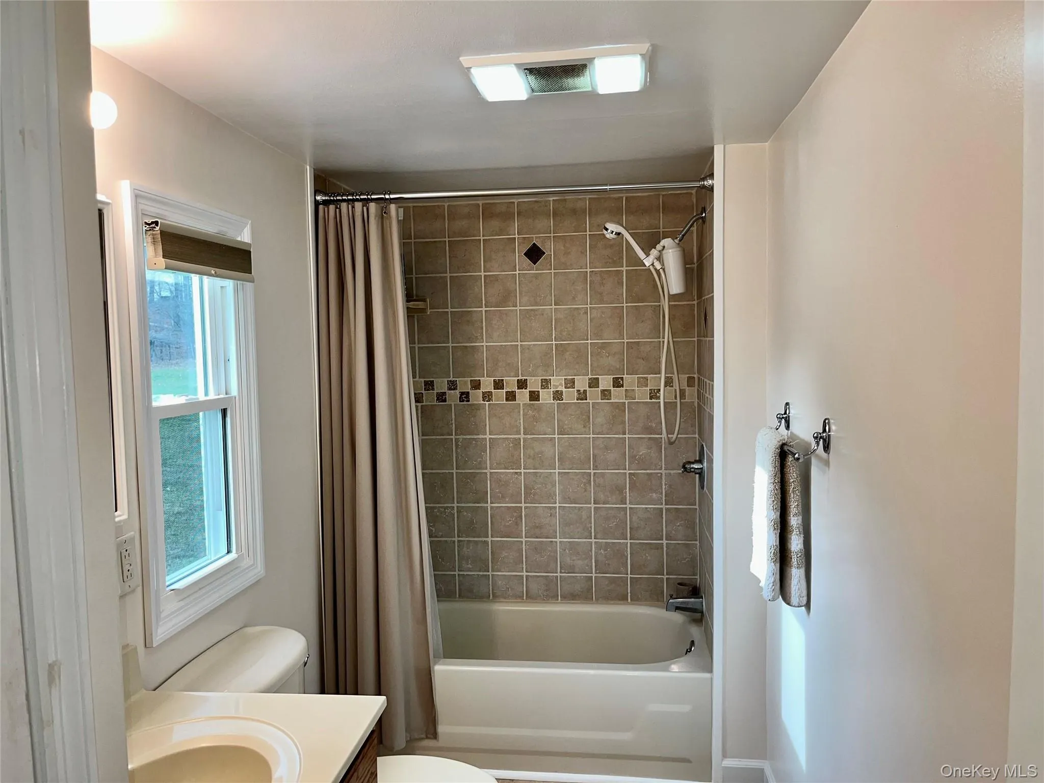 9 - En suite bathroom 9 - En suite bathroom