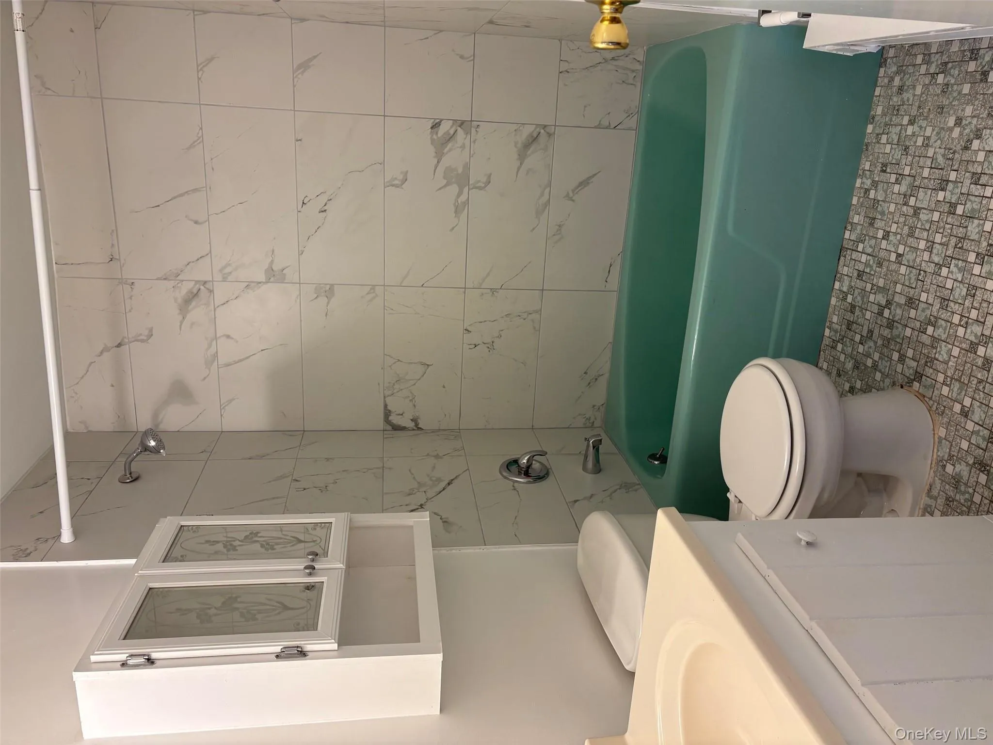 Main Bathroom with Bathtub and Brand new tile Main Bathroom with Bathtub and Brand new tile