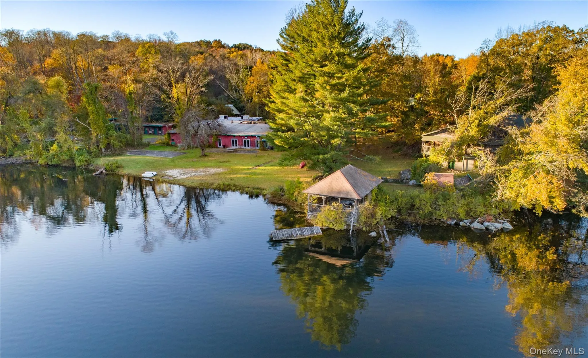 Waterfront pavilion and dining hall to the left. Waterfront pavilion and dining hall to the left.