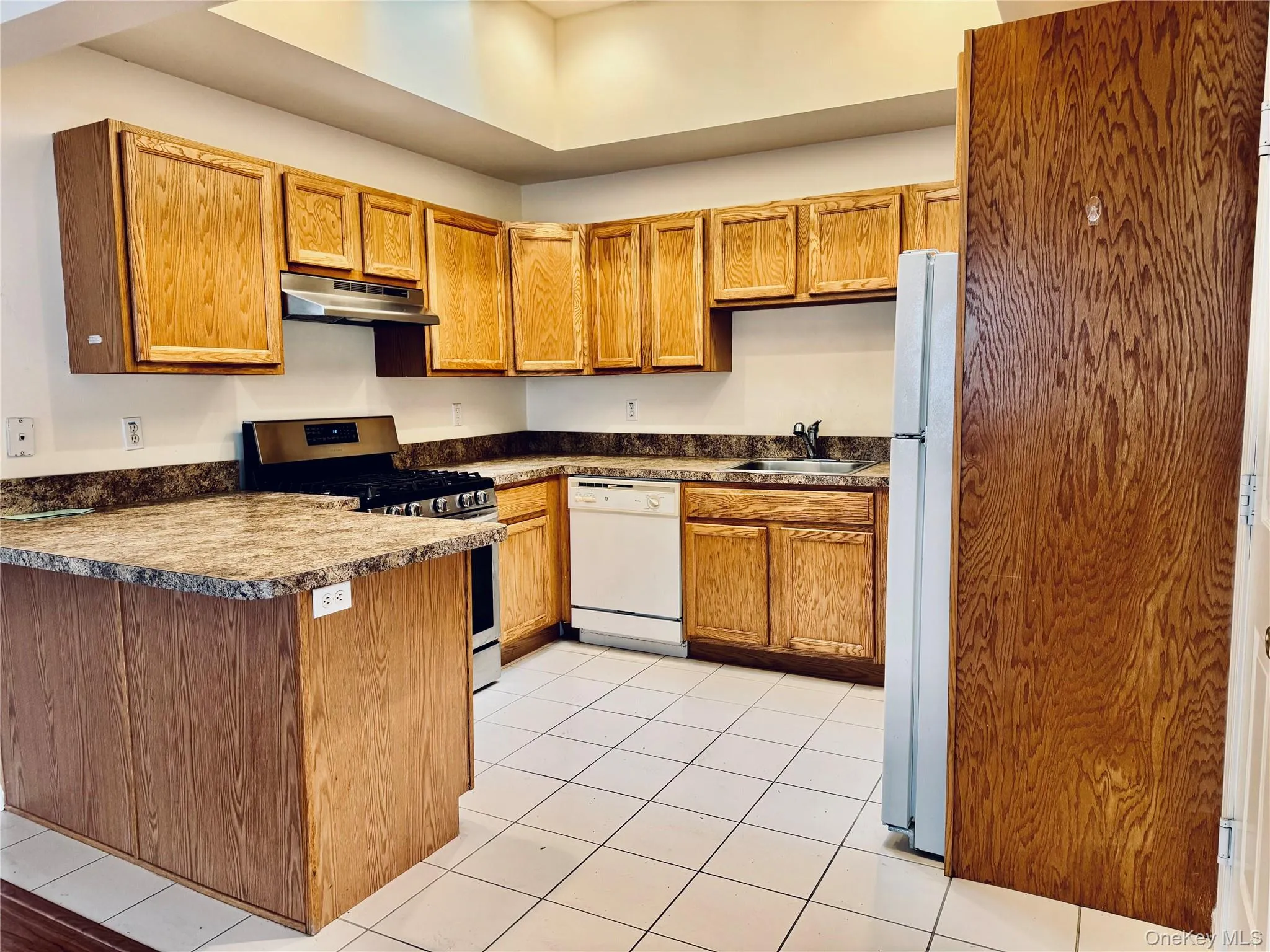 104 Aerie Way, Southampton, NY, 2 Bedrooms Bedrooms, 4 Rooms Rooms,2 BathroomsBathrooms,Residential Sale,For Rent,Aerie,0,938602 104 Aerie Way, Southampton, NY, 2 Bedrooms Bedrooms, 4 Rooms Rooms,2 BathroomsBathrooms,Residential Sale,For Rent,Aerie,0,938602
