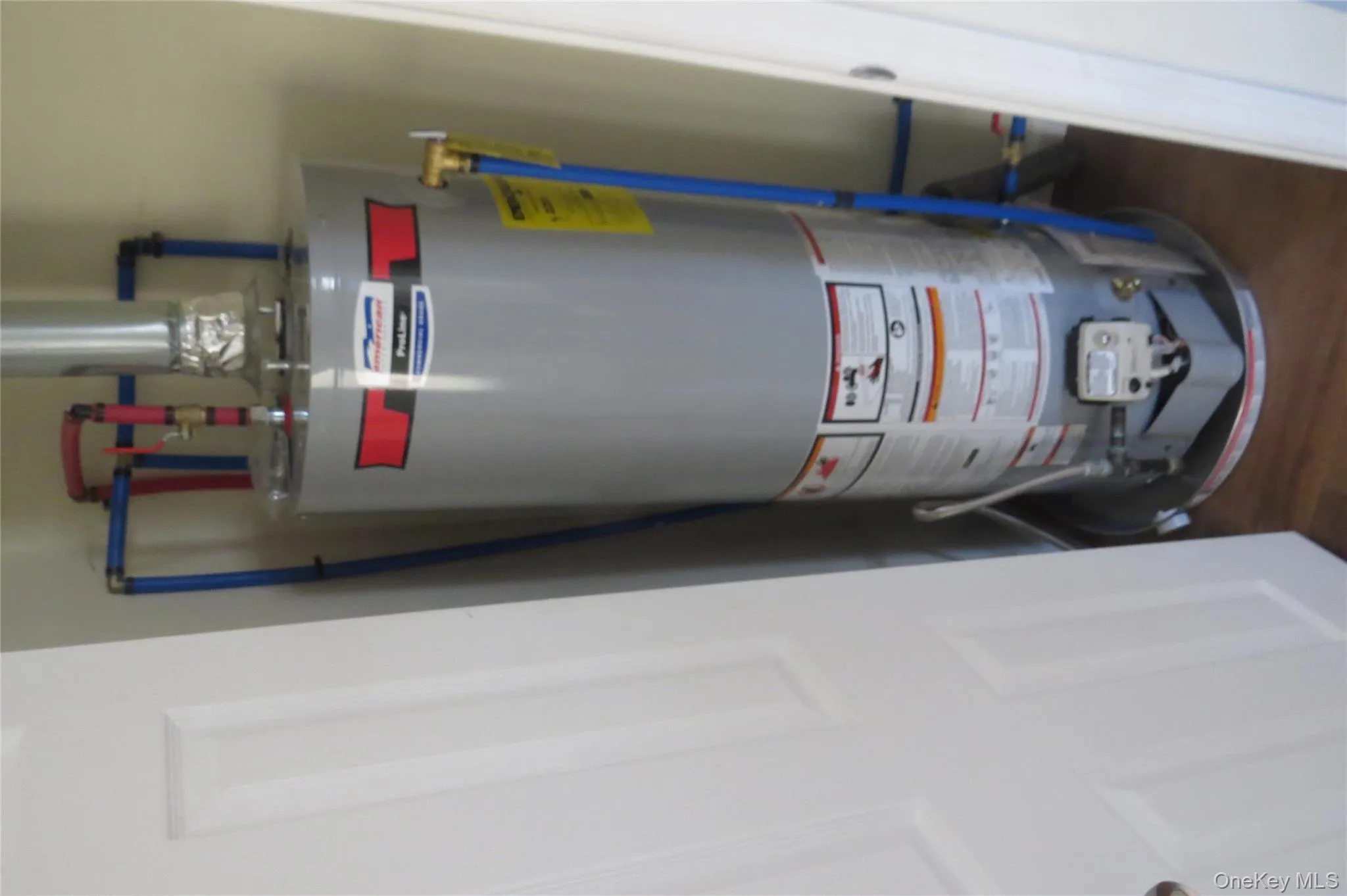 Utilities with gas water heater Utilities with gas water heater